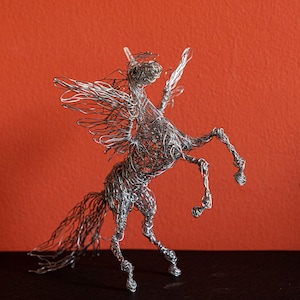 Pegasus Einhorn, Draht Pferd, Einhorn Pferd, geflügeltes Pferd, Einhorn Geschenk, Fantasy Sammlerstück, Draht Kunst, Fantasy-Dekor, mythische Kreatur