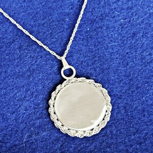 Italian 1 Euro Vitruvian Man Coin Necklace With Sterling Silver Roped Bezel image 2