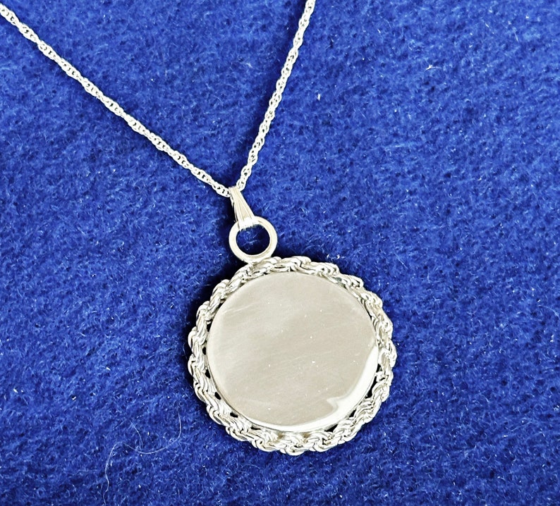 Italian 1 Euro Vitruvian Man Coin Necklace With Sterling Silver Roped Bezel image 2