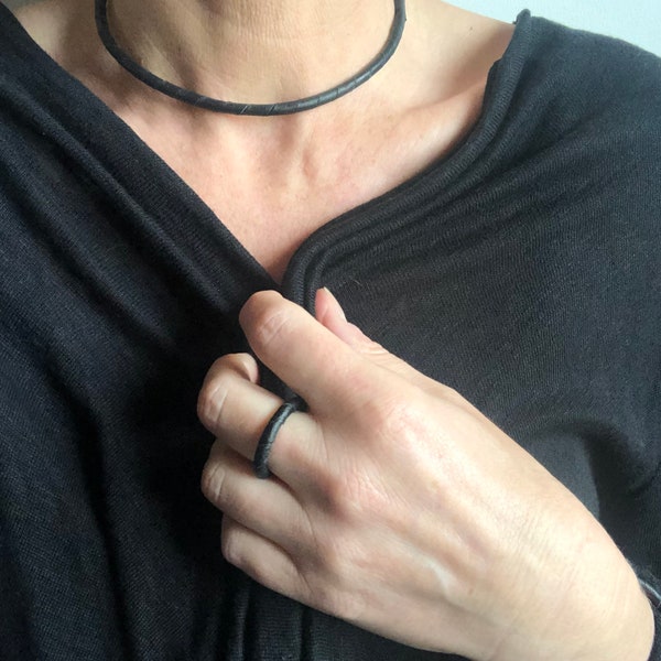 Bague en cuir noir recyclé pour homme et femme TORK