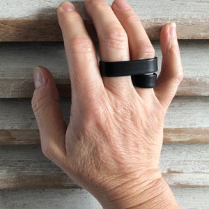 CYKLON-2D+ Adjustable Black Leather Double Ring