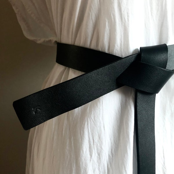 Ceinture noeud cuir noir KARATE