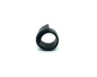 Bague minimaliste en cuir noir  EKO