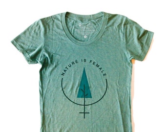 Nature Is Female™, T-shirt da donna, Tri-blend supersoft