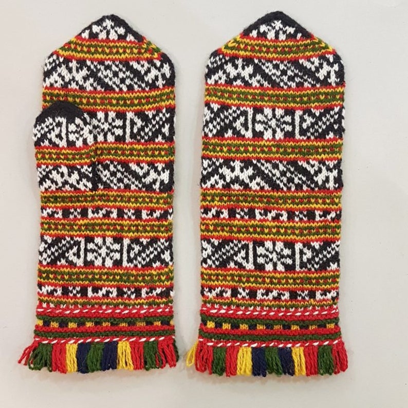 Traditional design Latvian handmade mittens wool gloves woman Tines