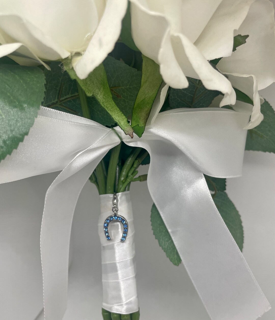 PLIGREAT Brautstrauß Charm Something Blue - Strass Kreuz Anhänger Für Hochzeitsstrauß