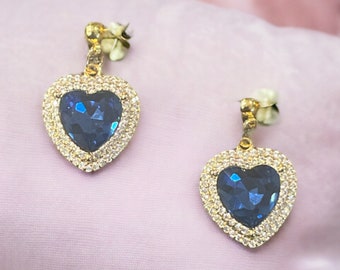 Corazones azul zafiro con pendientes de circonio cúbico incrustados, pendientes de declaración nupcial, joyería de boda, joyería nupcial algo azul