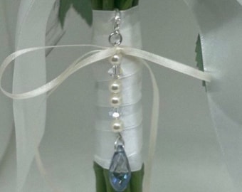 Charm para ramo de novia con perlas Swarovski – Recuerdo "Algo azul"