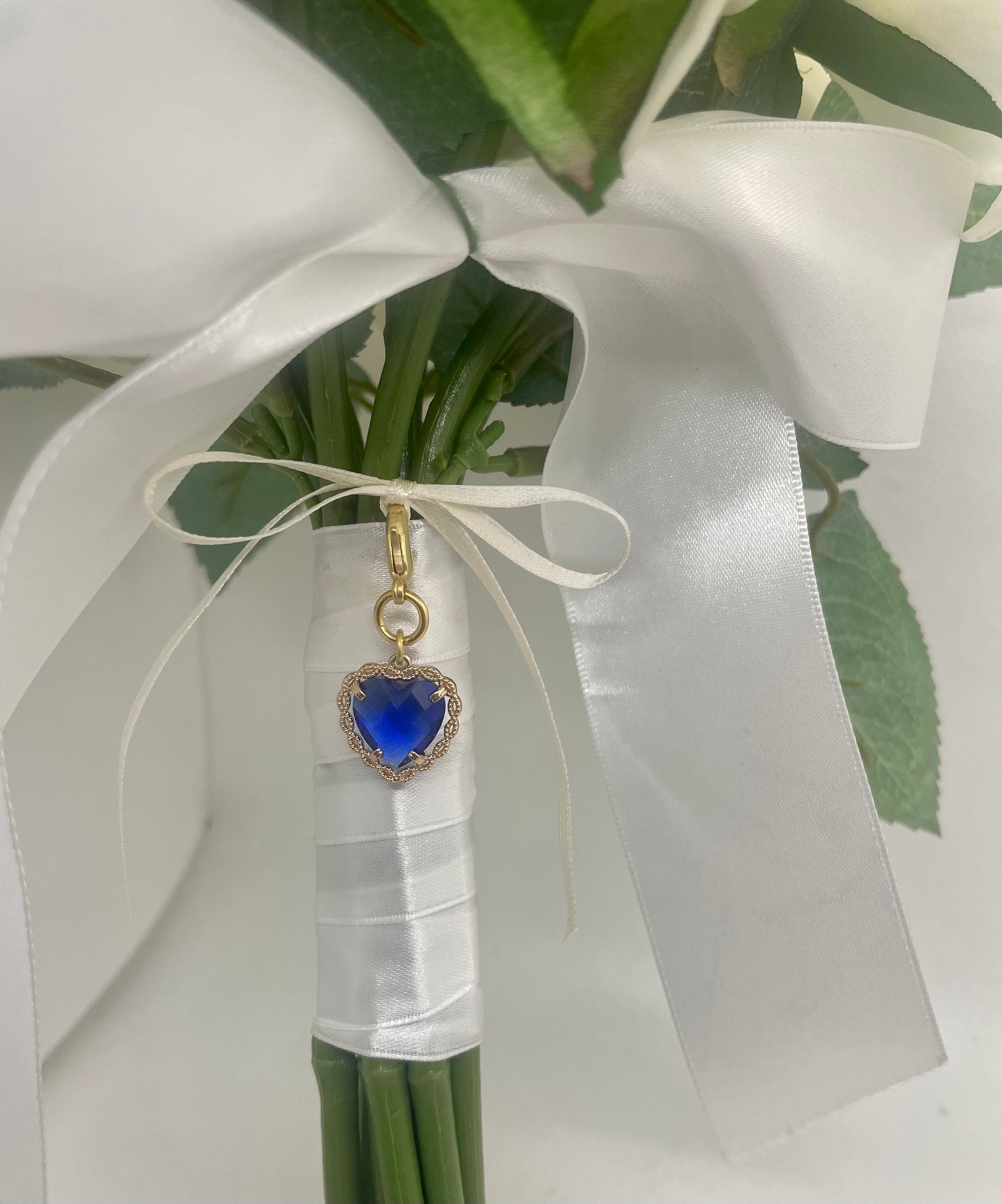 Something Blue Wedding Keepsake Bouquet Charm,Gift for Daughter on Wed –  YMCJEWELRY