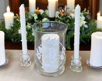 Glas-Unity-Kerzenhalter-Set. Dreier-Set. Vinyl-Hochzeitsmonogramm. Kerzenhalter aus Glas. Kirchliche Hochzeit. Einheitskerzen