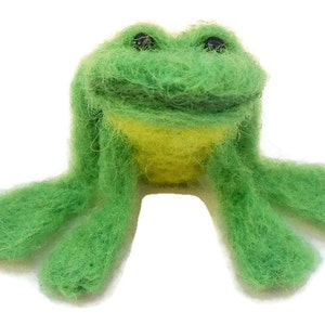 Green Frog Needle Felt, Needle Felted Frog, Happy Frog, Plush Frog Toy, Miniature Frog Sculpture, Wool Fiber Art, Pocket Size Felt Frog