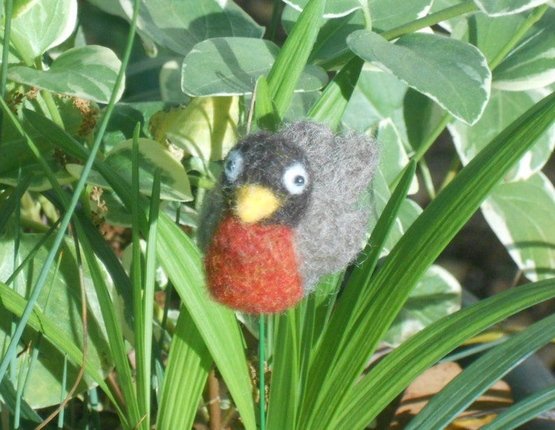 Robin Needle Felt, Needle Felted Bird, Miniature Robin, Bouquet Embellishment, Bridal Bouquet Decoration, Floral Stem, Floral Decoration image 1