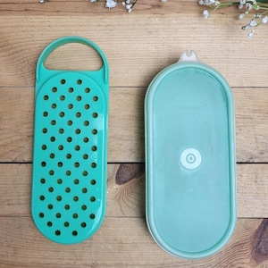 Vintage Tupperware Käsereibe: Grüne Küchenreibe, Made in Canada