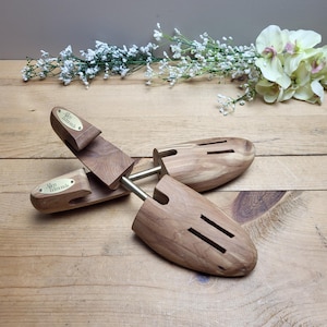 ANCIEN EMBAUCHOIR FORME de chaussure en bois outil de cordonnier déco