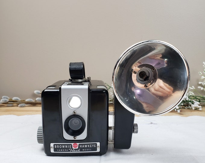 EX+ Antique Kodak Brownie Hawkeye Camera Flash Model Box 120 Film ...