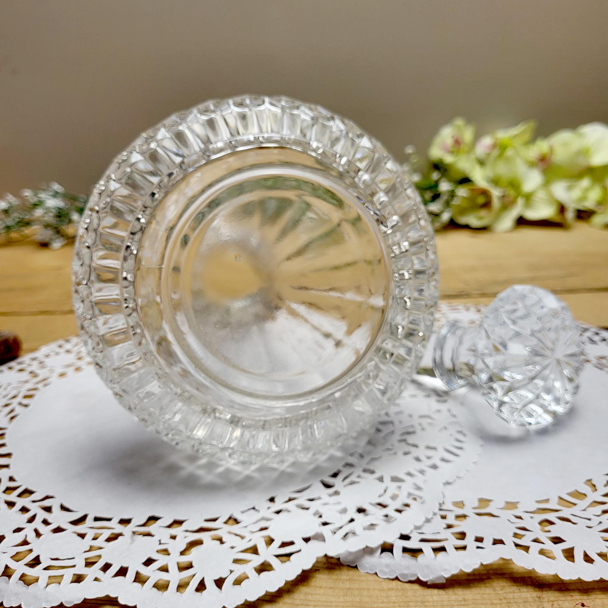 ダイヤモンドモチーフのヴィンテージクリアカットガラスデカンタ