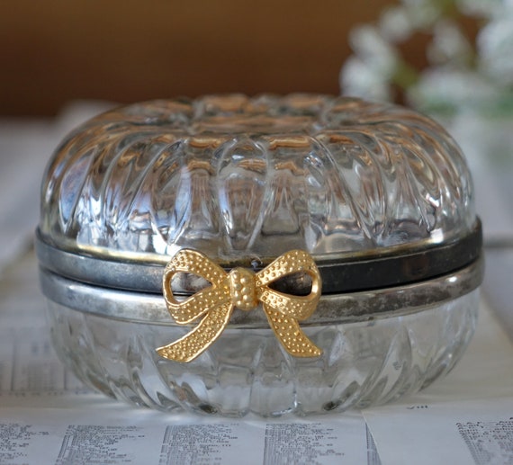 Vintage round clear glass trinket box, Jewelry bo… - image 2