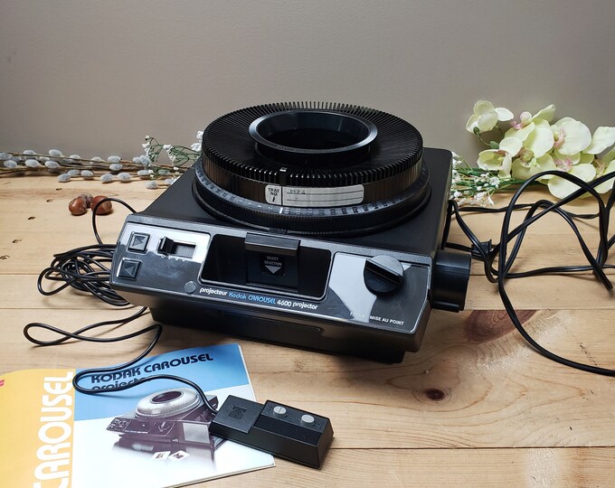 Classic Kodak Carousel 4600 Slide Projector With Lens, Tray, Manual and Original Box Tested