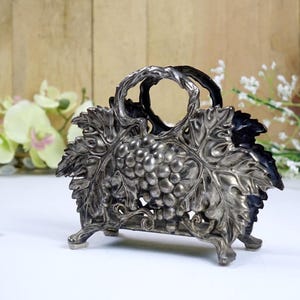 Vintage versilberter Serviettenhalter Godinger Silber 1994 Weinrebe und Blattmuster Serviettenhalter mit Griffen und Beinen Hochzeitsgeschenk