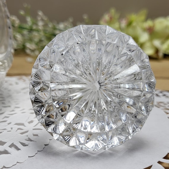 ダイヤモンドモチーフのヴィンテージクリアカットガラスデカンタ
