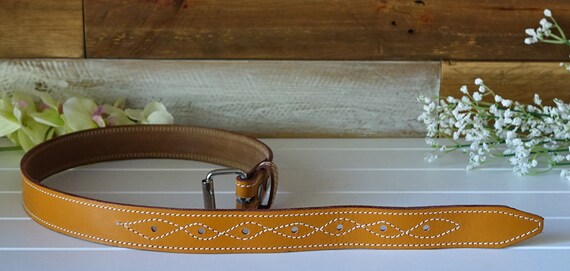 70s Tan Beige Leather Belt - Vintage Silver Hardware Belt  display picture 2