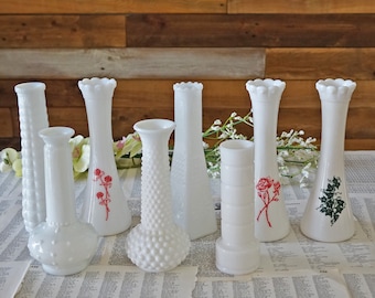 Vaso in vetro di latte, lotto di 8 / Collezione di vasi in vetro di latte vintage / Vasi vintage bianchi / Vasi da sposa / Nuziale / Espositore per mensole / SPEDIZIONE GRATUITA