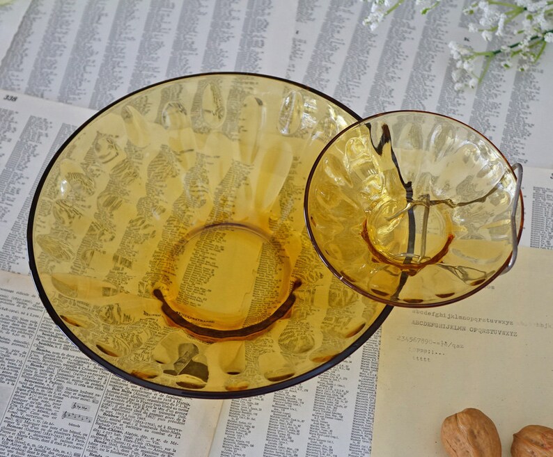 Vintage chip and dip glass bowl Golden yellow snack set image 3