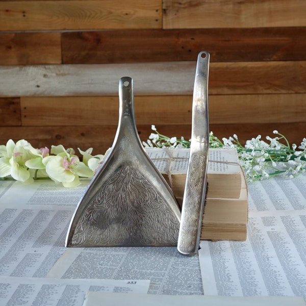 Crumb table shovel and brush - Vintage metal silver crumb - Elegance silver plated on steel - Tableware service pick crumbs table brush