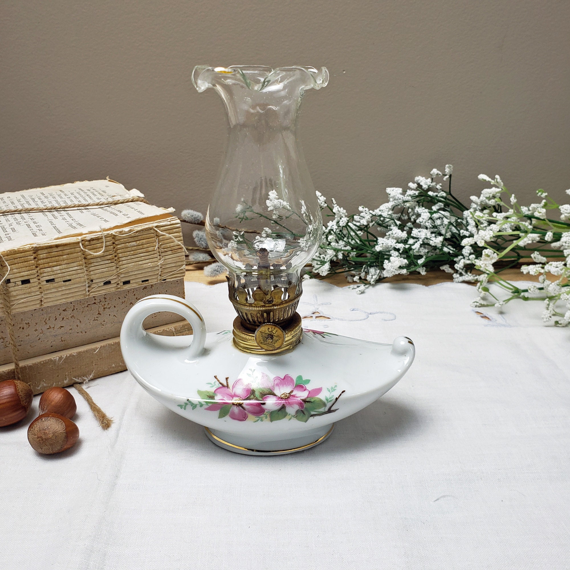 オイルランプ　アンティーク　白　お花 小さな磁器オイルランプ ヴィンテージ ホワイト 花柄 磁器 6 1/2