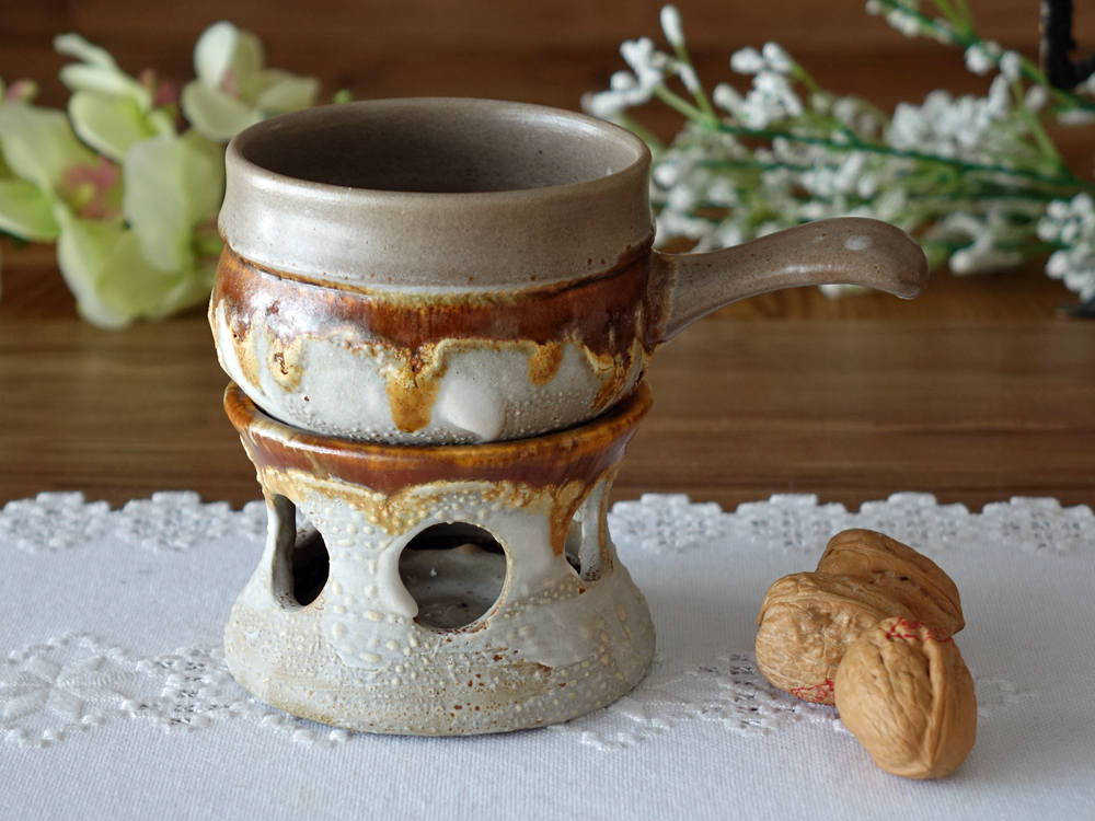 Tundra Canadian Pottery Vintage SauceFondue Warmer. Tundra Canadian Pottery Vintage SauceFondue Warmer.
