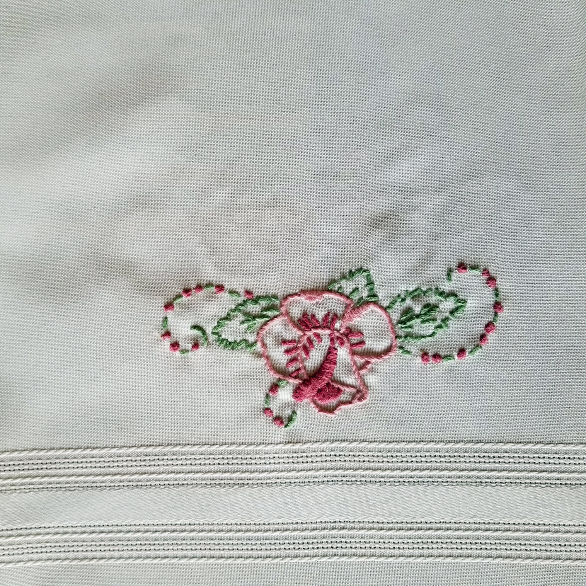 レア！バラぶどうハンド刺繍入りテーブルクロス ホワイト 花柄