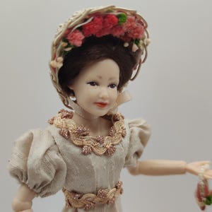Hat and bag set, 1:12 scale. Miniature for dollhouse.