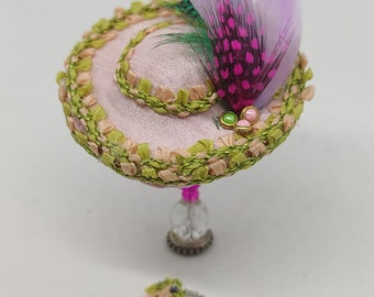 Hat and bag set, 1:12 scale. Miniature for dollhouse.