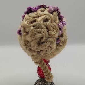 1/12 scale wig, dollhouse miniature.