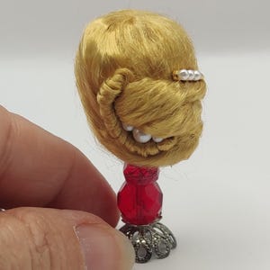 1/12 scale wig, dollhouse miniature.
