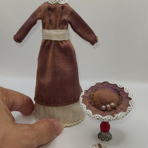 Detachable set, 1:12 scale. Dollhouse miniature.