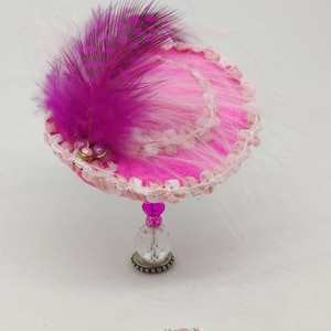 Hat and bag set, 1:12 scale. Miniature for dollhouse.