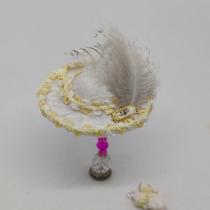 Hat and bag set, 1:12 scale. Miniature for dollhouse.