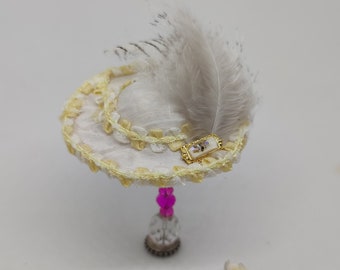 Hat and bag set, 1:12 scale. Miniature for dollhouse.