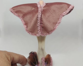 Removable cape, bonnet and sleeve assembly, 1:12 scale.