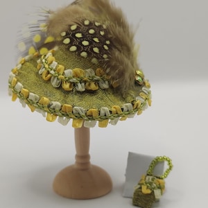 Hat and bag set, 1:12 scale. Miniature for dollhouse.