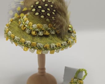 Hat and bag set, 1:12 scale. Miniature for dollhouse.