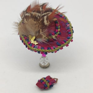 Hat and bag set, 1:12 scale. Miniature for dollhouse.
