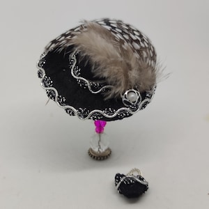 Hat and bag set, 1:12 scale. Miniature for dollhouse.