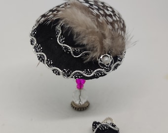 Hat and bag set, 1:12 scale. Miniature for dollhouse.