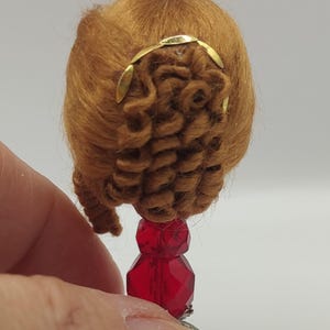 1/12 scale wig, dollhouse miniature.