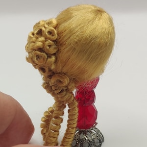 1/12 scale wig, dollhouse miniature.