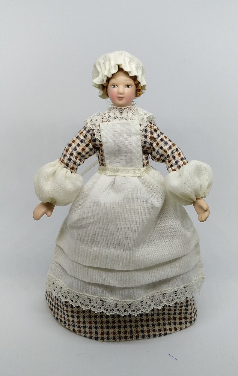 1 inch scale dollhouse dolls