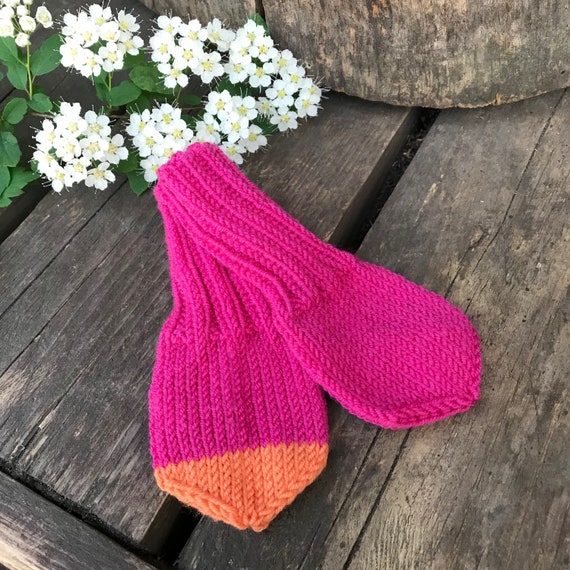 fingerless thumbless gloves