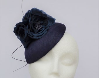 Navy blue wedding hat. Navy blue Ascot hat. Navy blue occasion fascinator. Mother of bride or groom hat.